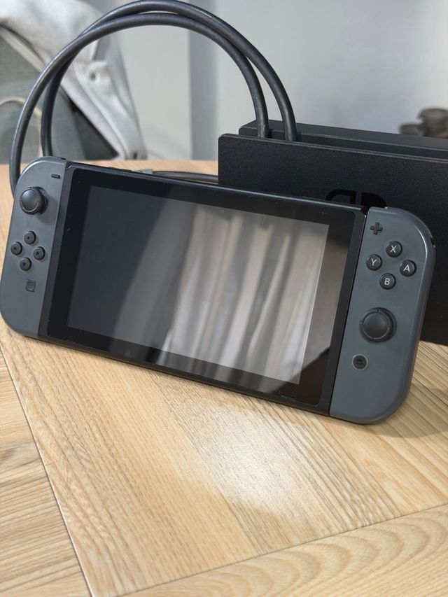 Nintendo Switch V2 (Batteria Migliorata) + Accessori