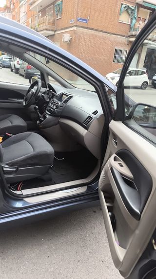 Mitsubishi Grandis 2007