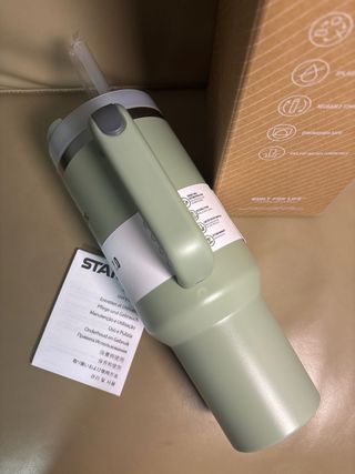 Caneca Stanley Quencher H2.0 1.18L Verde Oliva