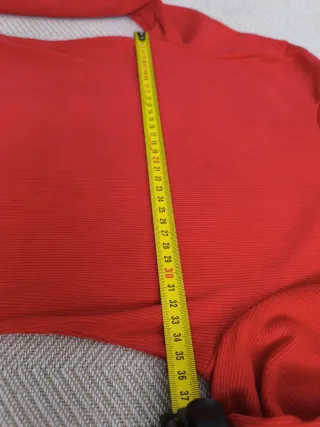 Conjunto camiseta, falda y regalo.
