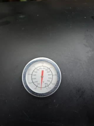 Barbacoa de gas negra con ruedas