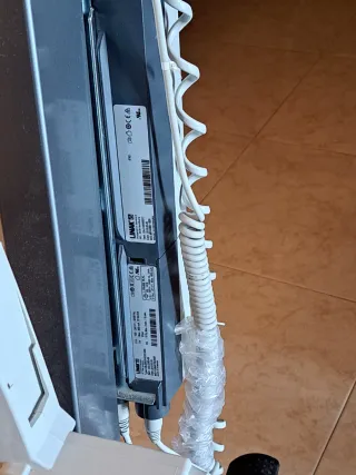 Grúa para impedidos, baterías en pleno uso.