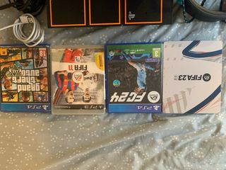 PS4 Pro con 2 mandos, cascos y juegos