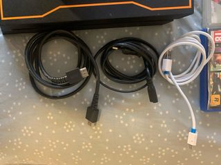 PS4 Pro con 2 mandos, cascos y juegos