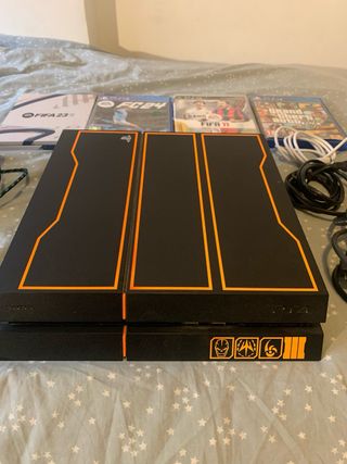 PS4 Pro con 2 mandos, cascos y juegos