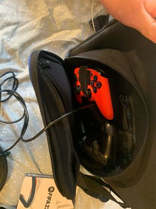 PS4 Pro con 2 mandos, cascos y juegos