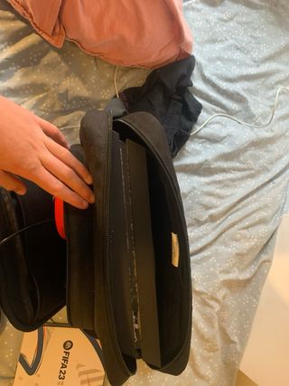 PS4 Pro con 2 mandos, cascos y juegos