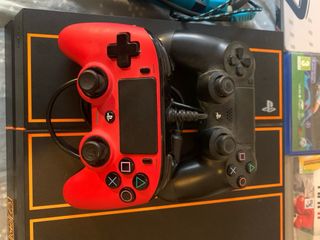 PS4 Pro con 2 mandos, cascos y juegos