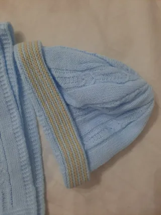 Conjunto bebé azul tejido