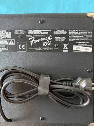 Amplificador Fender Frontman 10G + Conector