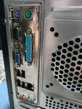 PC Económico formato torre