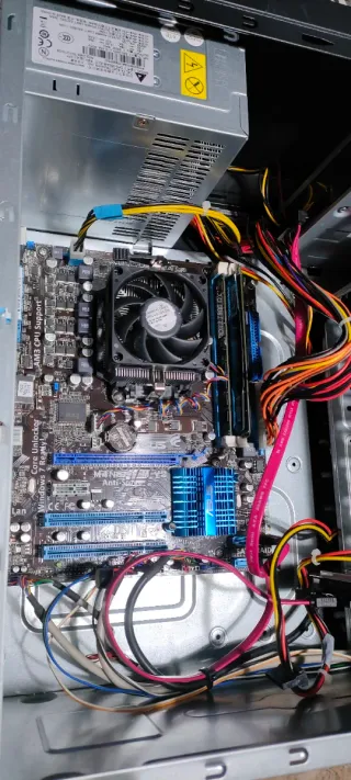 PC Económico formato torre