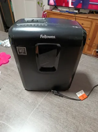 Destructora de papel Fellowes negra