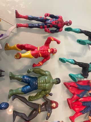 20 Muñecos Marvel y DC