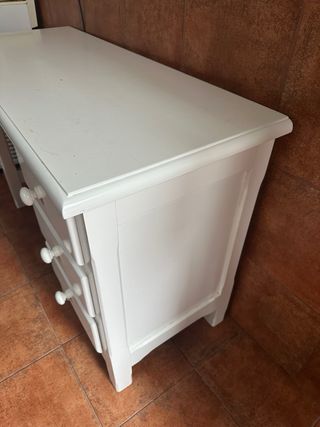 Tavolo da trucco bianco in legno