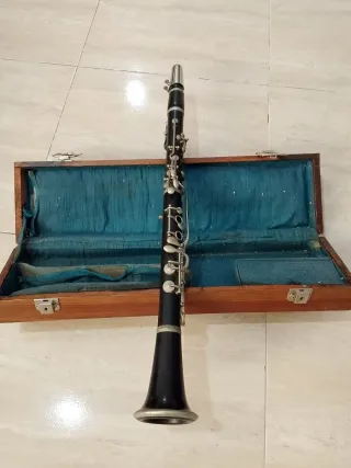 Clarinete antiguo vintage con estuche