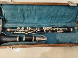 Clarinete antiguo vintage con estuche