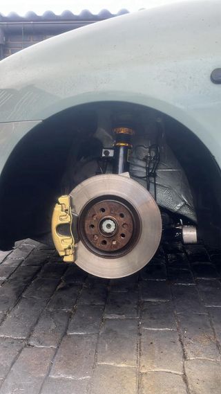 Pintor de llantas piezas de coche, moto, etc...