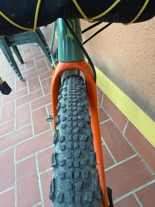 Bicicleta Gravel Verde y Naranja