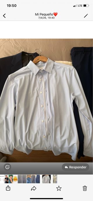 Traje de hombre azul y camisa de vestir azul