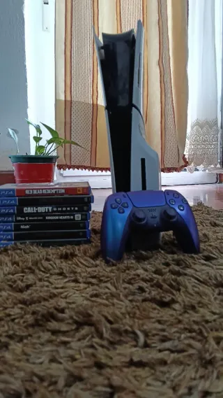 PS5 Slim con lector de disco y 5 juegos  + mando