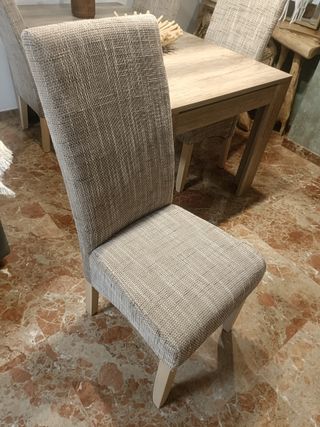 Mesa extensible y 4 sillas salón