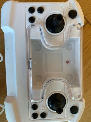 Mini dron micro dron que cabe en el mando