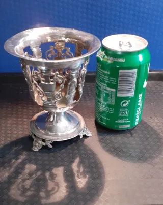Bonito vaso / cáliz chapado en plata 900
