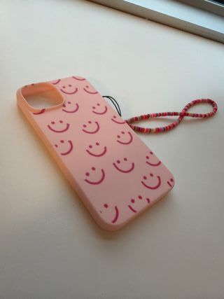 Funda iPhone 13 Rosa con Smiley
