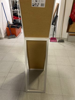 Specchio a Terra Bianco con Design a Forbice