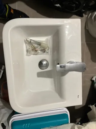 Lavabo de baño y grifo 50x42