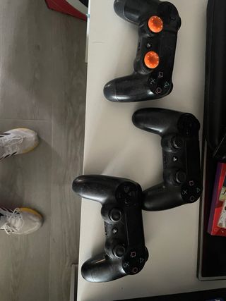 PS4 con 5 juegos