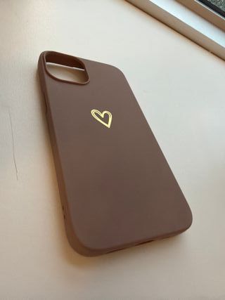 Funda iPhone 13 con corazón dorado