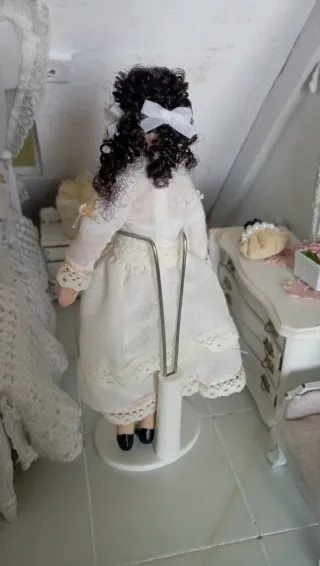 Miniatura Donna Porcellana 1:12 - Nuova