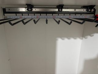 2 Percheros extraibles de 12 pantalones cada uno.