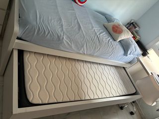 Cama nido blanca con cajones.