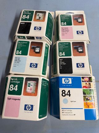 Cartuchos de tinta HP 84 (Negro, Magenta, Cian)