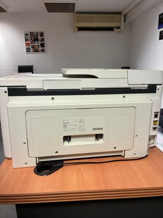 Impresora HP A3/A4 con papeles