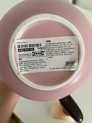 Vaso rosa IKEA con fiori artificiali