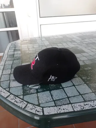 Gorra Nissan GT-R Negra y Roja