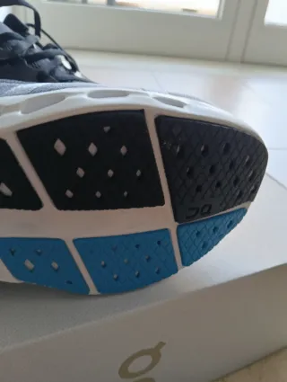 Scarpe On Running Uomo Taglia 44