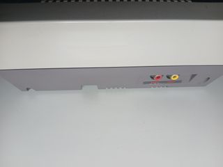 Nintendo NES con 2 mandos y 2 juegos