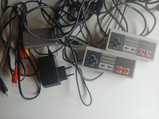Nintendo NES con 2 mandos y 2 juegos