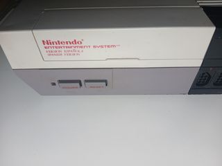 Nintendo NES con 2 mandos y 2 juegos