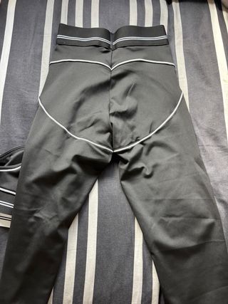 Conjunto deportivo Alo Yoga negro