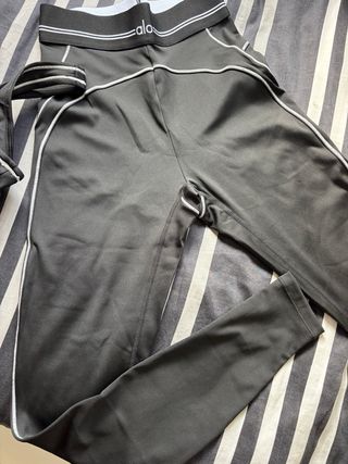 Conjunto deportivo Alo Yoga negro