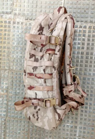 Mochila ligera combate arida