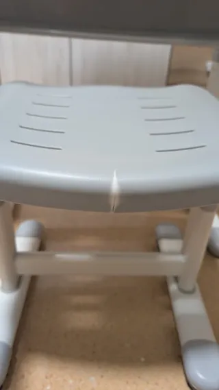 Escritorio infantil ajustable con lámpara