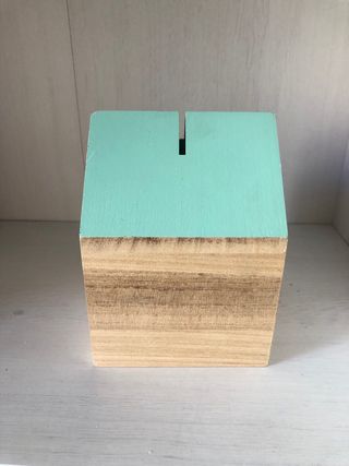 Hucha casita de madera