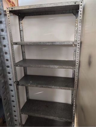 Estantería metálica gris